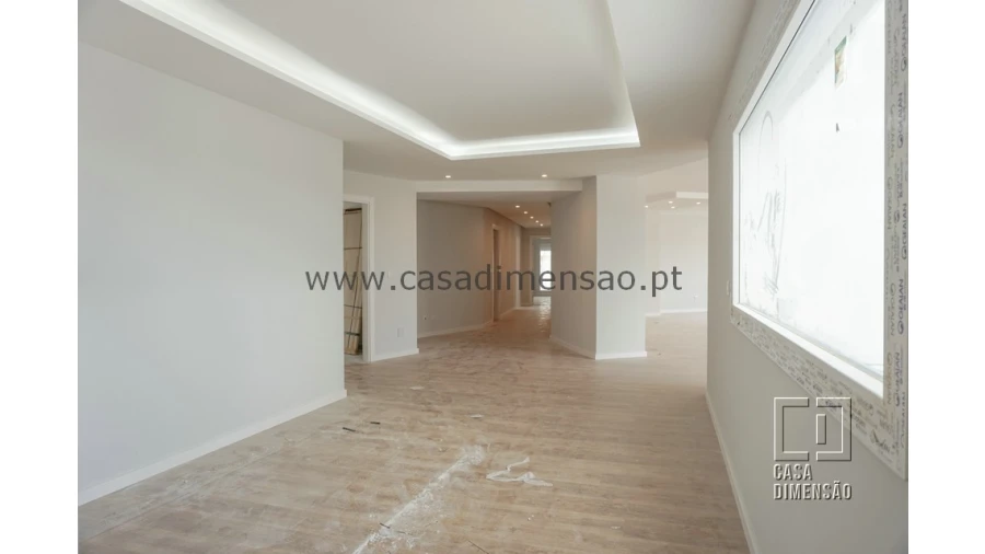 Apartamento T4 para Venda em Carnaxide e Queijas Foto 3