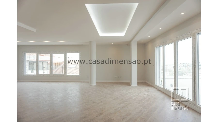 Apartamento T4 para Venda em Carnaxide e Queijas Foto 7