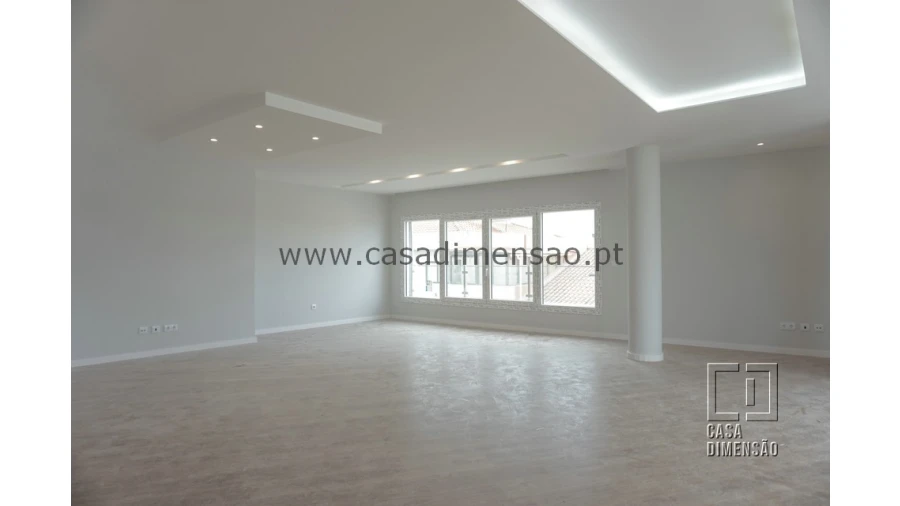 Apartamento T4 para Venda em Carnaxide e Queijas Foto 8