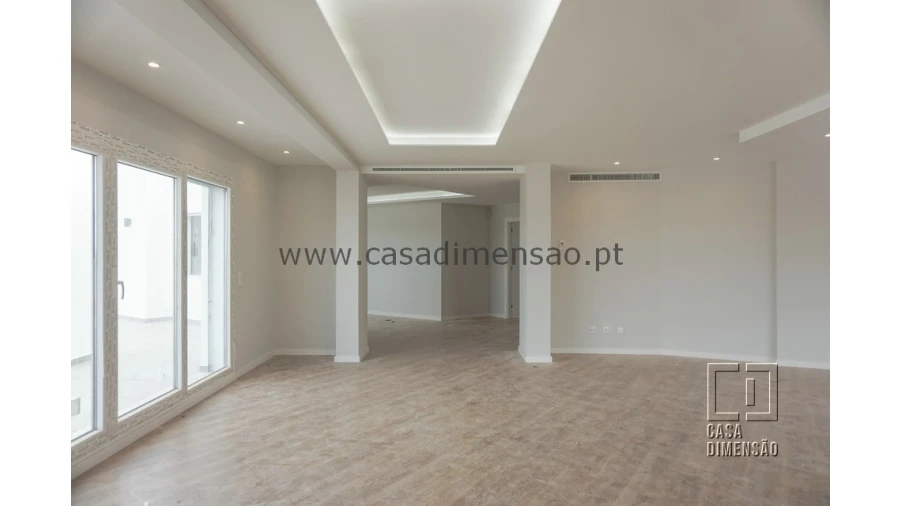 Apartamento T4 para Venda em Carnaxide e Queijas Foto 10