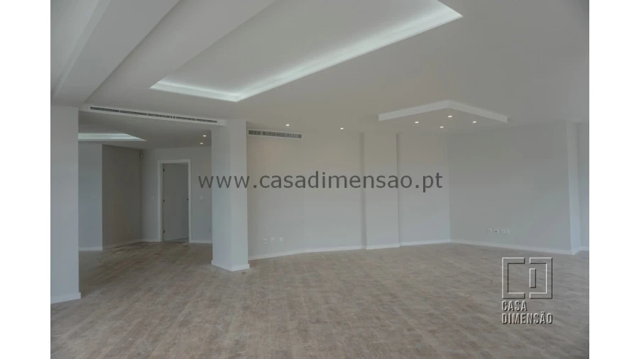 Apartamento T4 para Venda em Carnaxide e Queijas Foto 11