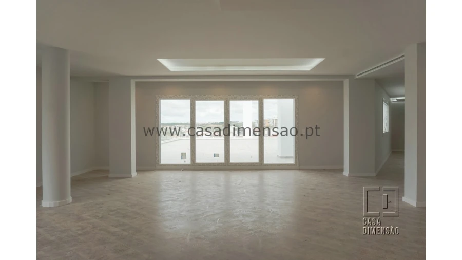 Apartamento T4 para Venda em Carnaxide e Queijas Foto 13