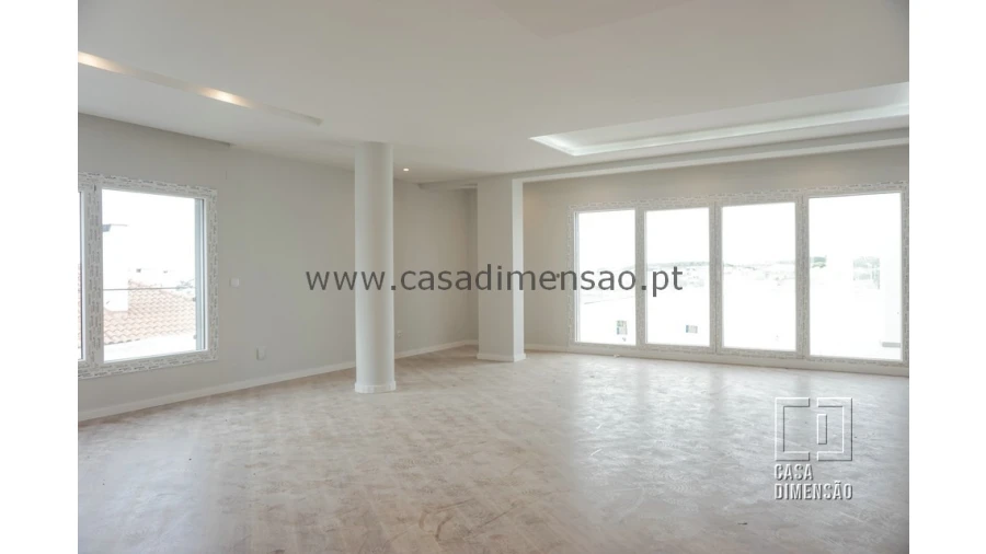 Apartamento T4 para Venda em Carnaxide e Queijas Foto 15