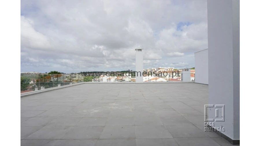 Apartamento T4 para Venda em Carnaxide e Queijas Foto 16