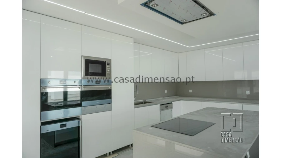 Apartamento T4 para Venda em Carnaxide e Queijas Foto 25
