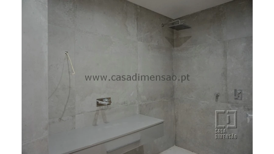 Apartamento T4 para Venda em Carnaxide e Queijas Foto 32