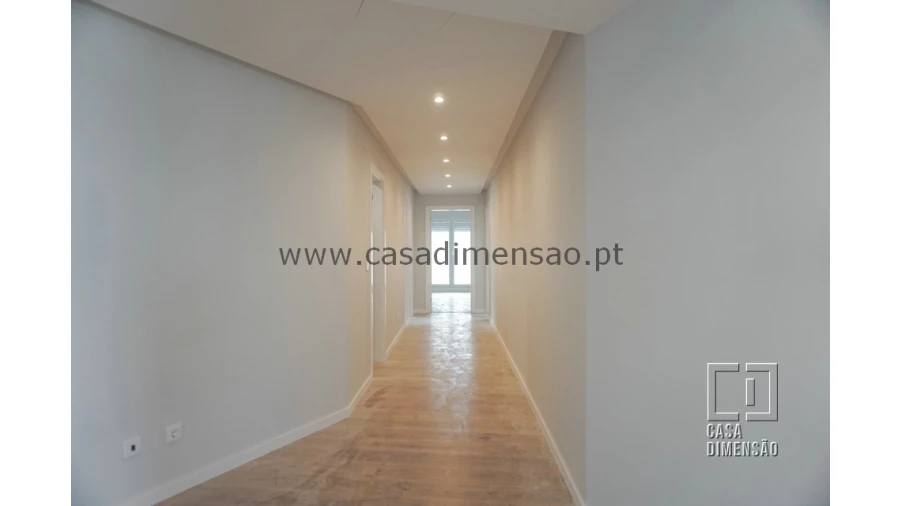 Apartamento T4 para Venda em Carnaxide e Queijas Foto 33