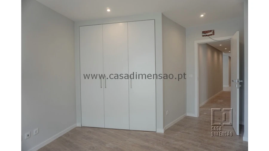 Apartamento T4 para Venda em Carnaxide e Queijas Foto 35