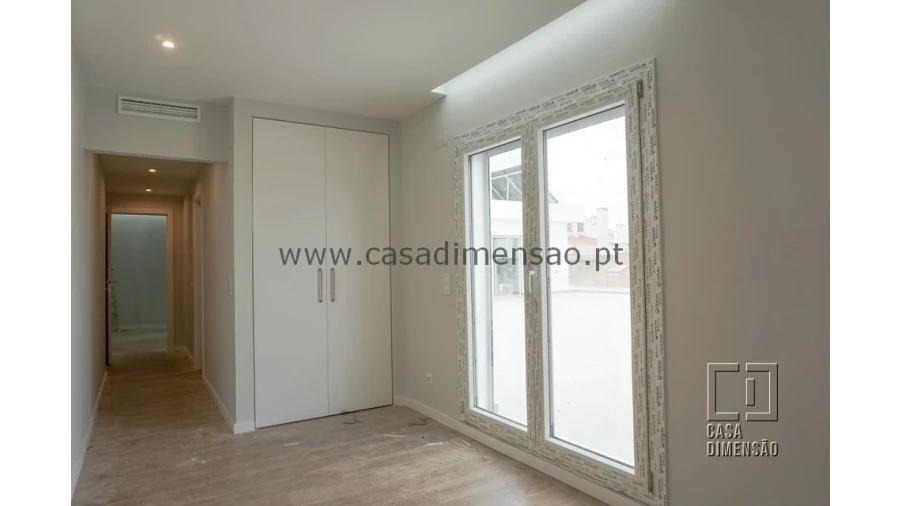 Apartamento T4 para Venda em Carnaxide e Queijas Foto 48