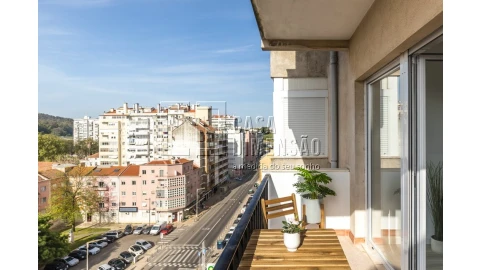Apartamento T3 para Venda em Benfica