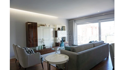 Apartamento T3 para Venda em Oeiras e São Julião da Barra, Paço de Arcos e Caxias