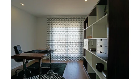 Apartamento T4 para Venda em Oeiras e São Julião da Barra, Paço de Arcos e Caxias
