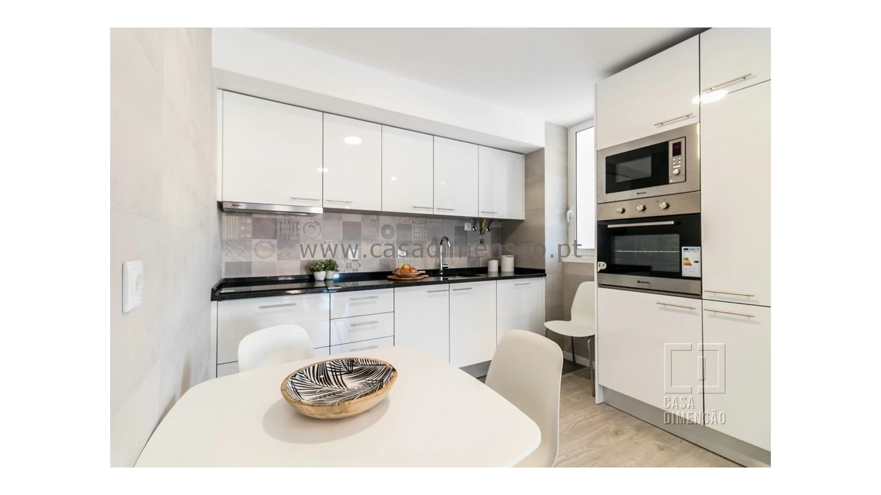 Apartamento T3 para Venda em Carnide Foto 2