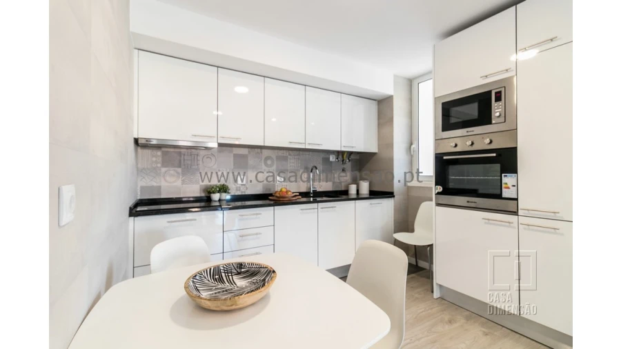 Apartamento T3 para Venda em Carnide Foto 2