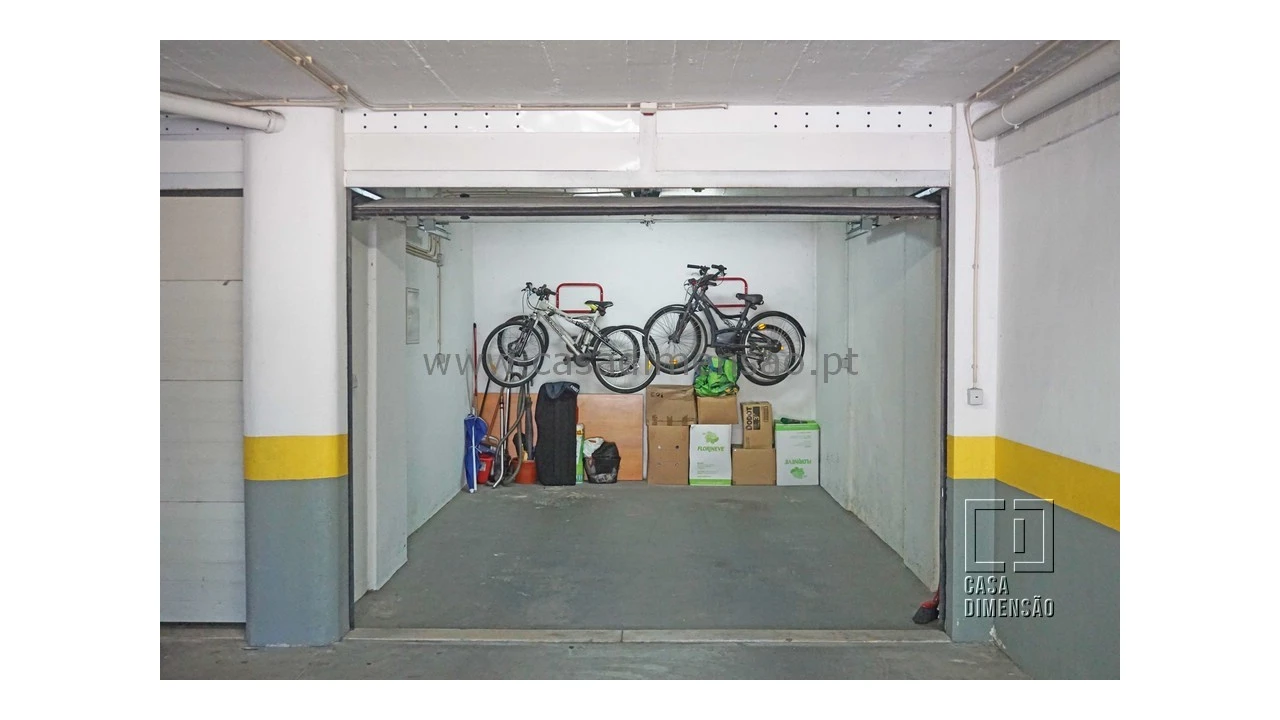 Apartamento T4 para Venda em Venteira Foto 52