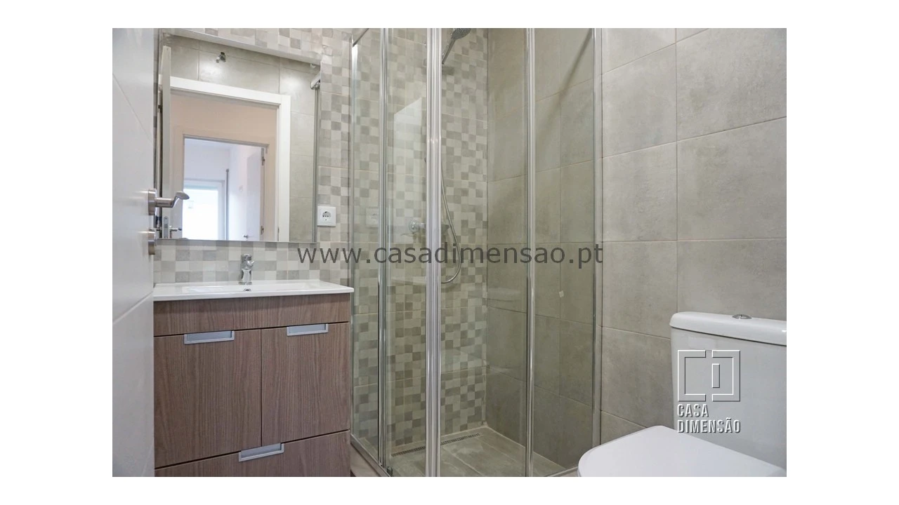 Apartamento T2 para Venda em Carnaxide e Queijas Foto 18