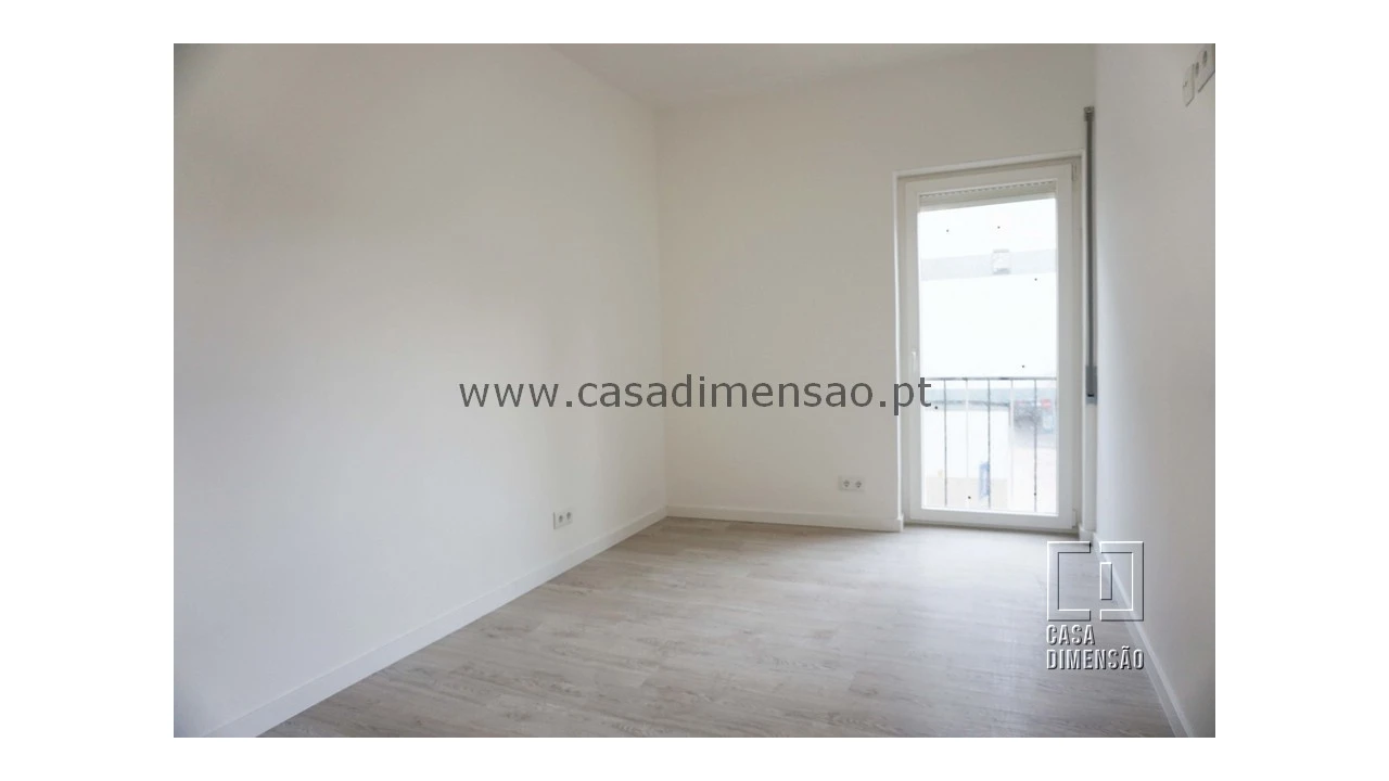 Apartamento T2 para Venda em Carnaxide e Queijas Foto 21