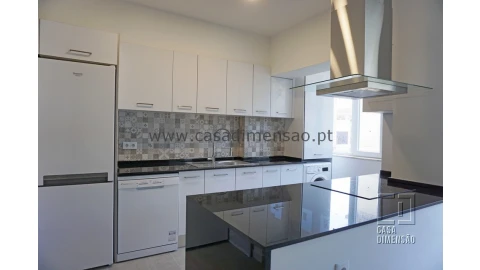 Apartamento T2 para Venda em Carnaxide e Queijas