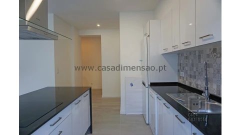 Apartamento T2 para Venda em Carnaxide e Queijas