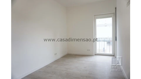 Apartamento T2 para Venda em Carnaxide e Queijas