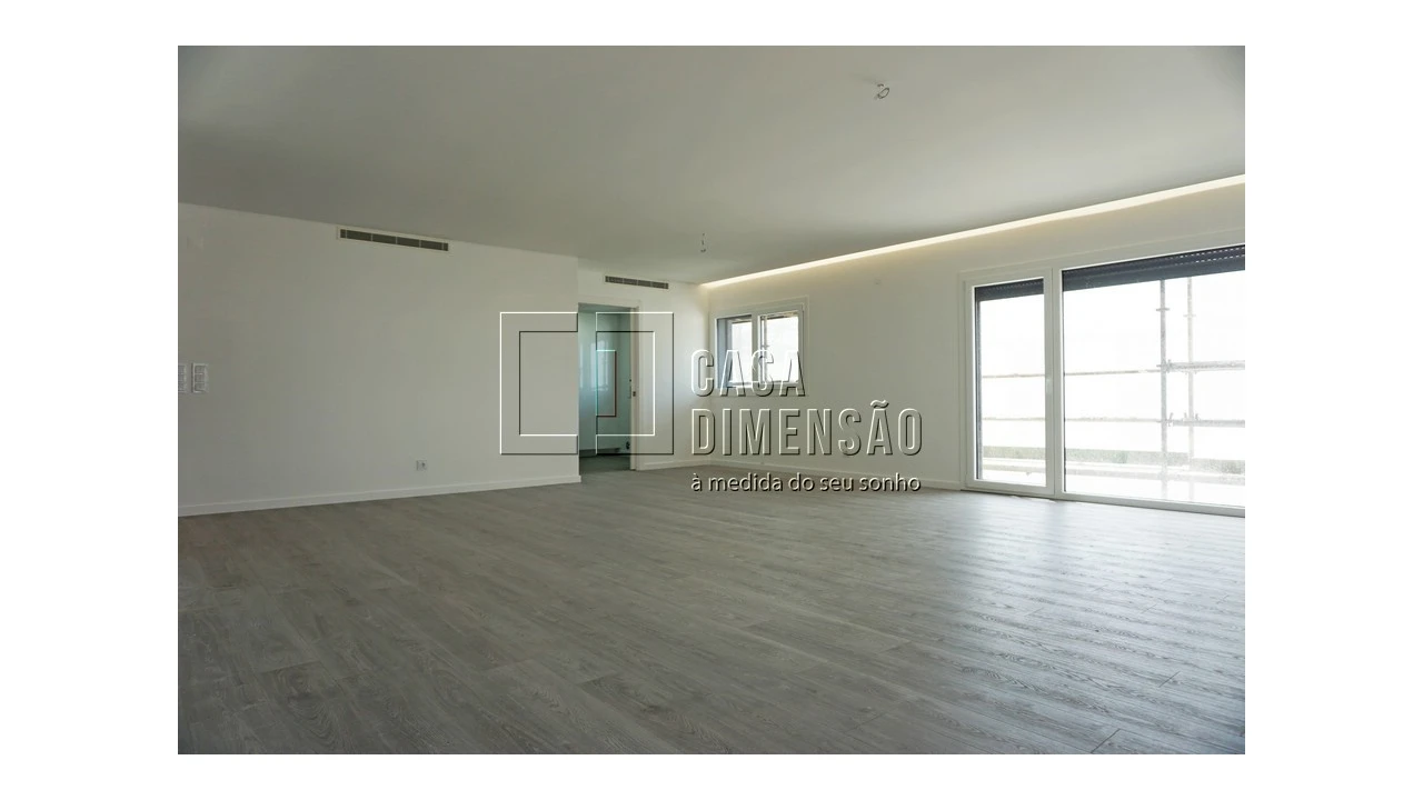Apartamento T4 para Venda em Porto Salvo Foto 12