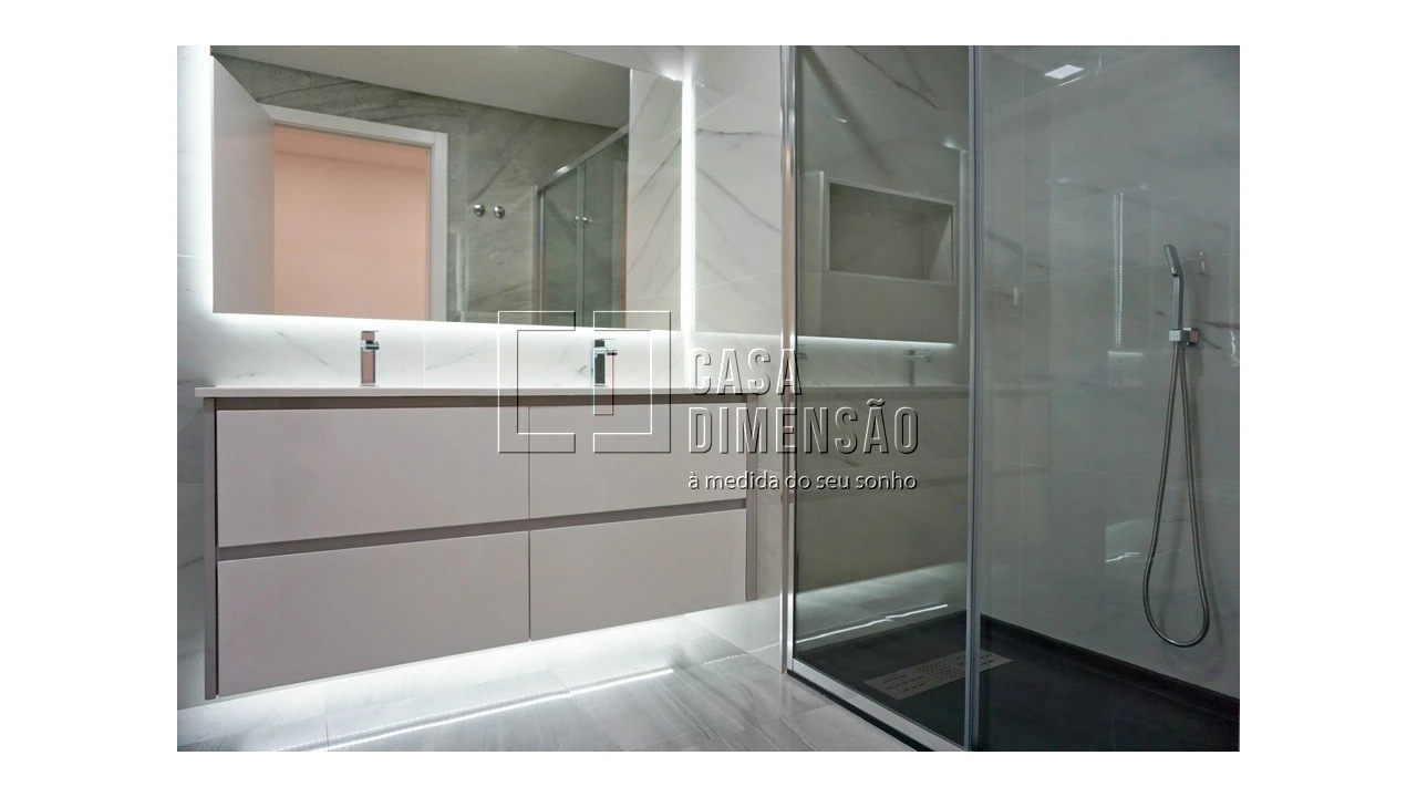 Apartamento T4 para Venda em Porto Salvo Foto 39