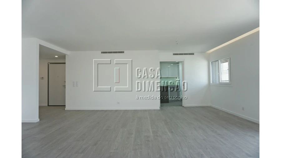 Apartamento T4 para Venda em Porto Salvo Foto 13