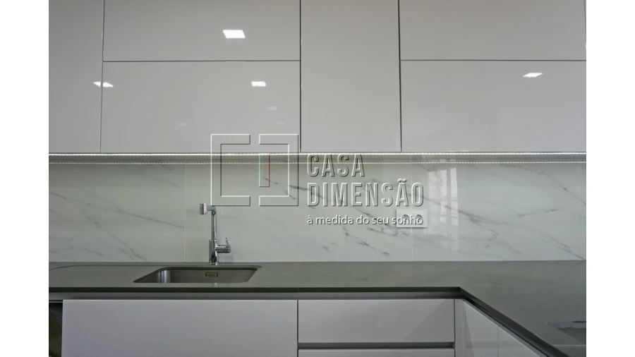 Apartamento T4 para Venda em Porto Salvo Foto 20