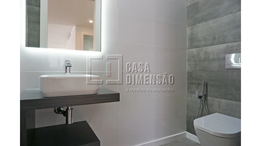 Apartamento T4 para Venda em Porto Salvo Foto 27