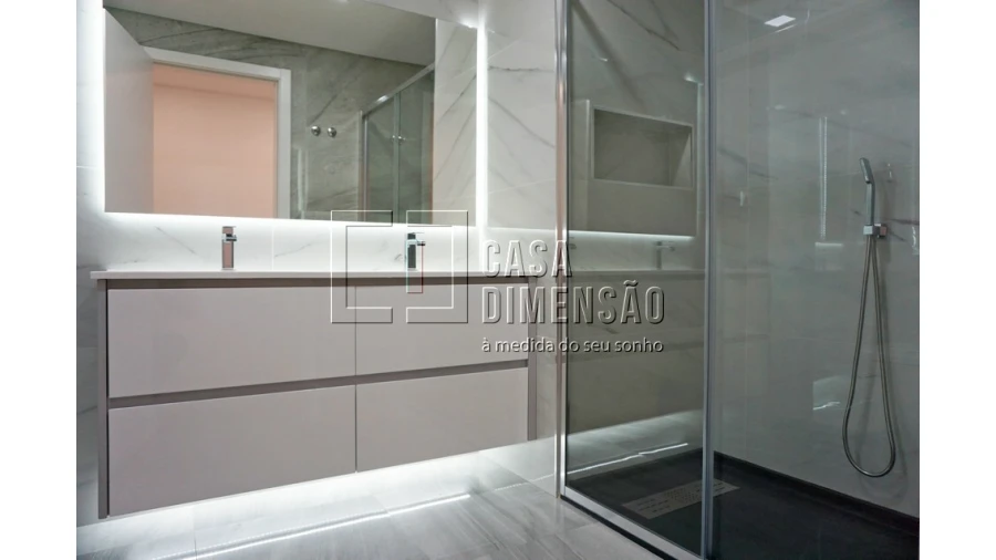 Apartamento T4 para Venda em Porto Salvo Foto 39