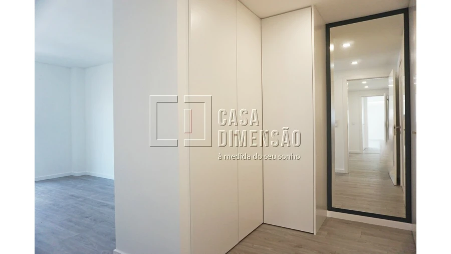Apartamento T4 para Venda em Porto Salvo Foto 46