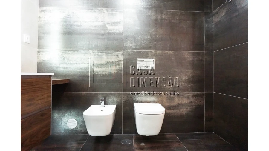 Apartamento T4 para Venda em Porto Salvo Foto 54