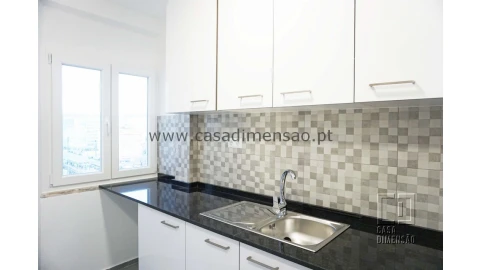 Apartamento T2 para Venda em Venteira
