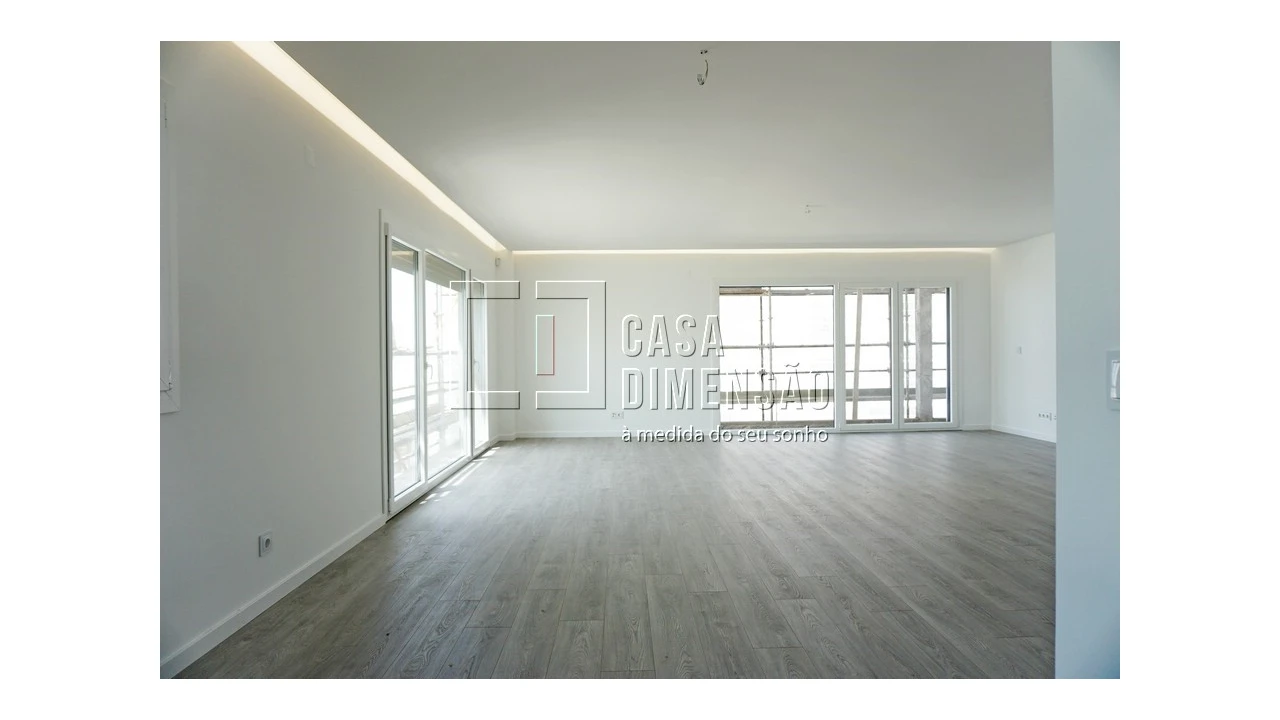 Apartamento T5 para Venda em Porto Salvo Foto 8