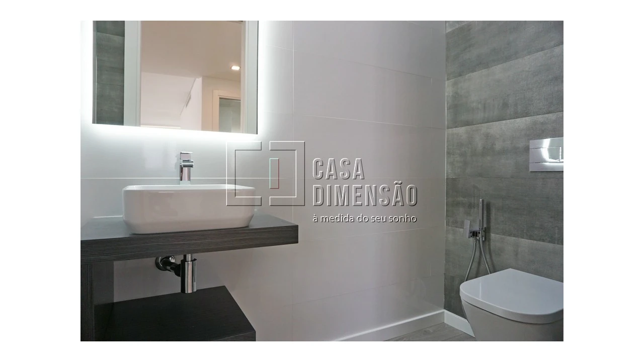 Apartamento T5 para Venda em Porto Salvo Foto 27