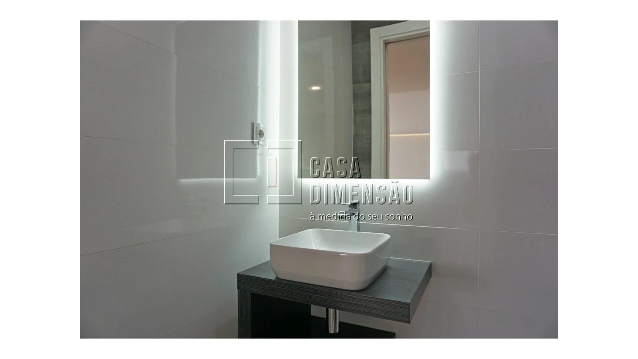 Apartamento T5 para Venda em Porto Salvo Foto 28