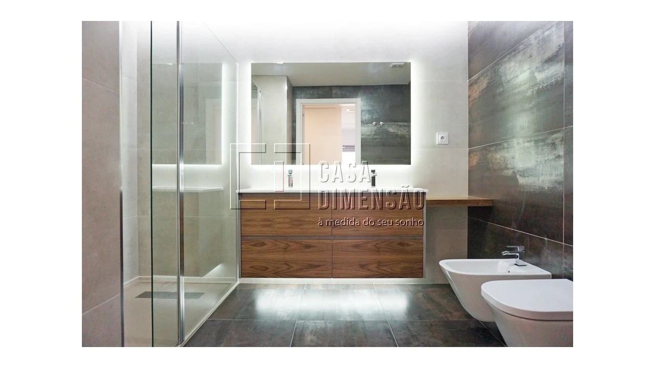 Apartamento T5 para Venda em Porto Salvo Foto 50