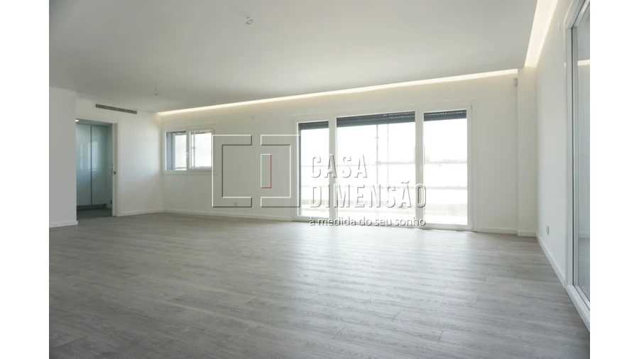 Apartamento T5 para Venda em Porto Salvo Foto 11