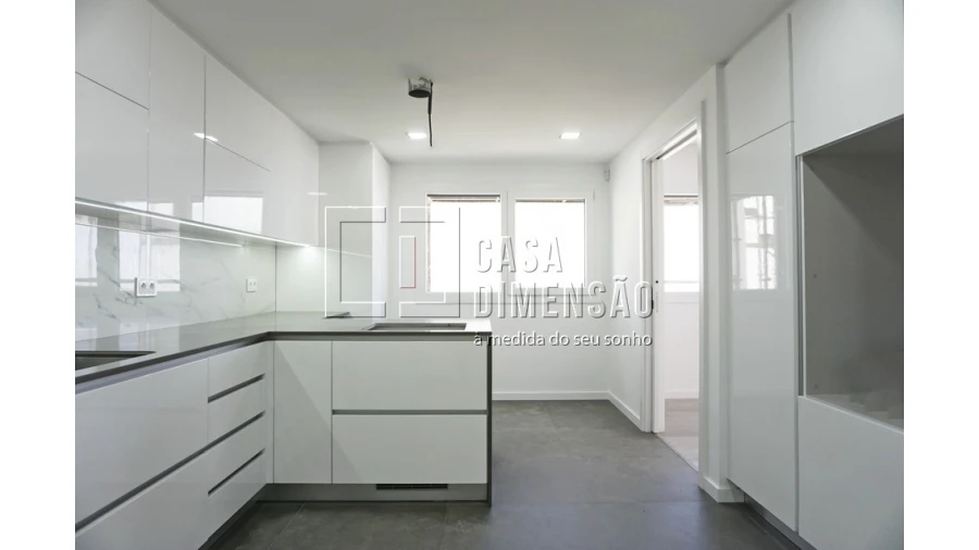 Apartamento T5 para Venda em Porto Salvo Foto 17