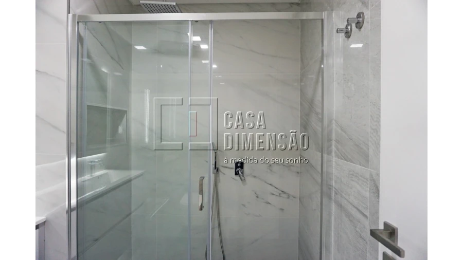 Apartamento T5 para Venda em Porto Salvo Foto 41