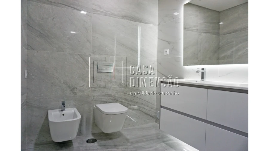 Apartamento T5 para Venda em Porto Salvo Foto 43