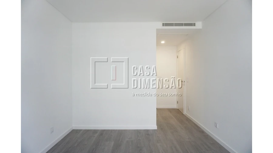 Apartamento T5 para Venda em Porto Salvo Foto 49