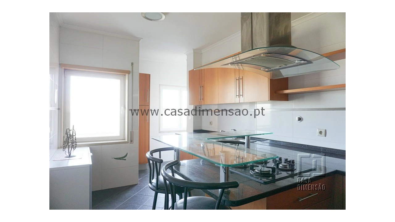 Apartamento T2 para Venda em Carnaxide e Queijas Foto 22