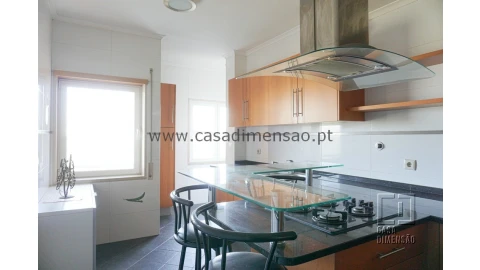 Apartamento T2 para Venda em Carnaxide e Queijas
