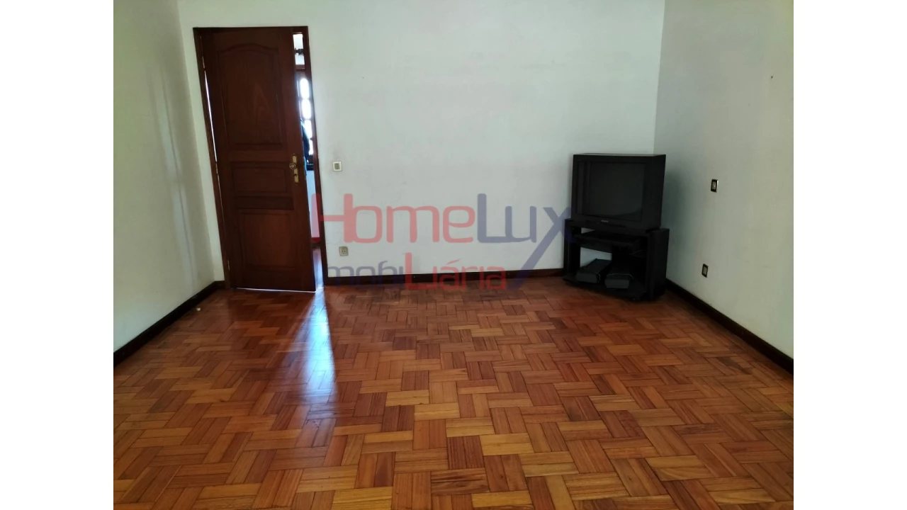 Moradia T5 para Venda em Roriz Foto 55