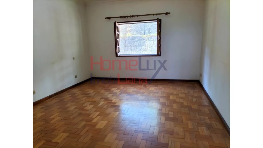 Moradia T5 para Venda em Roriz Foto 52