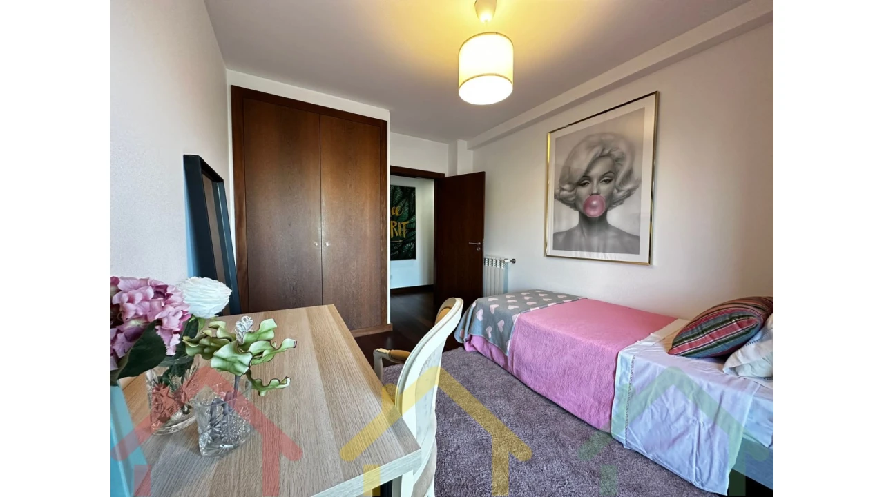 Apartamento T4 para Venda em Paranhos Foto 12