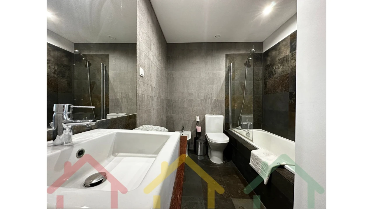 Apartamento T4 para Venda em Paranhos Foto 15