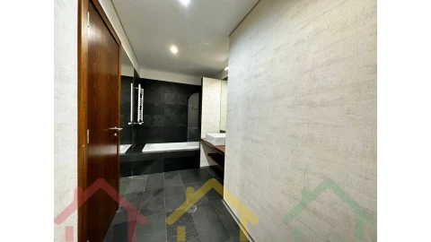 Apartamento T4 para Venda em Paranhos
