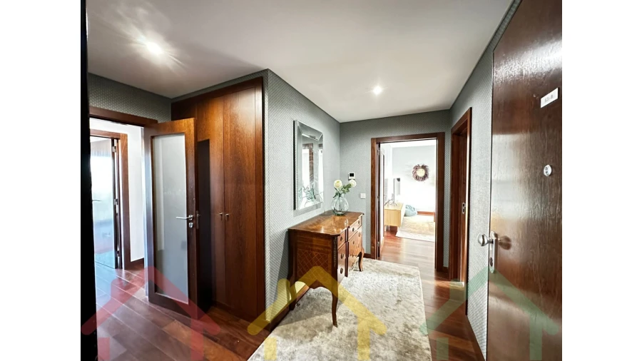 Apartamento T4 para Venda em Paranhos Foto 1